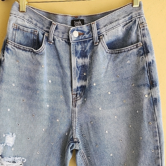 Stylish Light Blue Straight Leg Jeans with Distressed Details - Picture 3 of 13